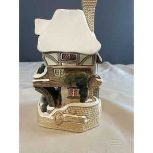 David Winter Mr Bumbles Cottage Oliver Twist 2000 Christmas Special D1117 Signed